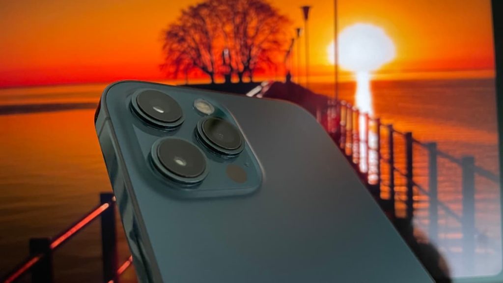 iOS 15 remove automaticamente o reflexo da lente nas fotografias