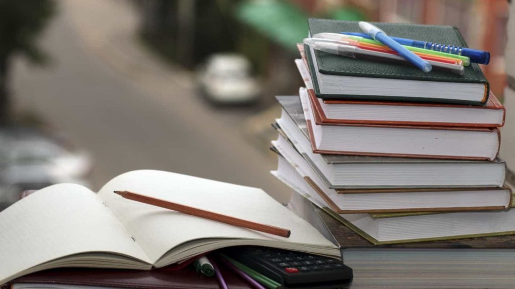 Manuais gratuitos: Veja se a escola do seu educando já emitiu os vouchers
