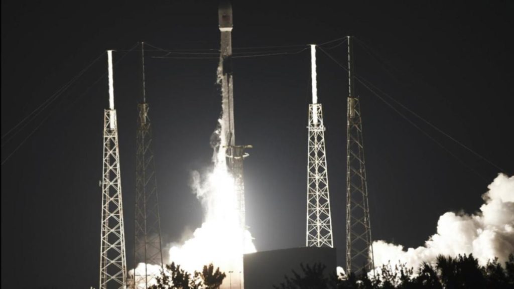 SpaceX lança formigas, abacates, gelados e um braço robô para o espaço