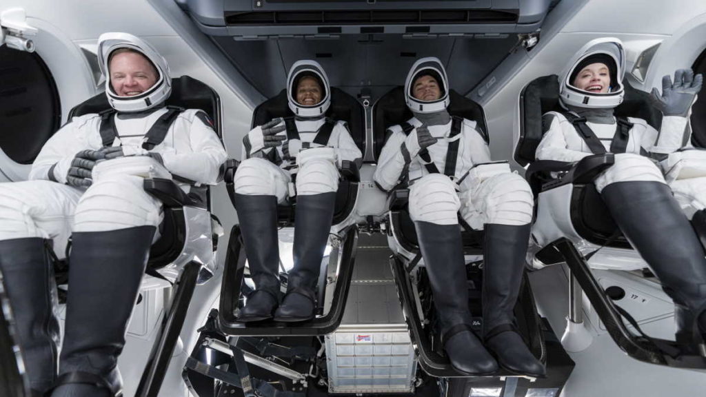 Inspiration4 já voltou à Terra e a cápsula Crew Dragon da SpaceX aterrou de forma perfeita