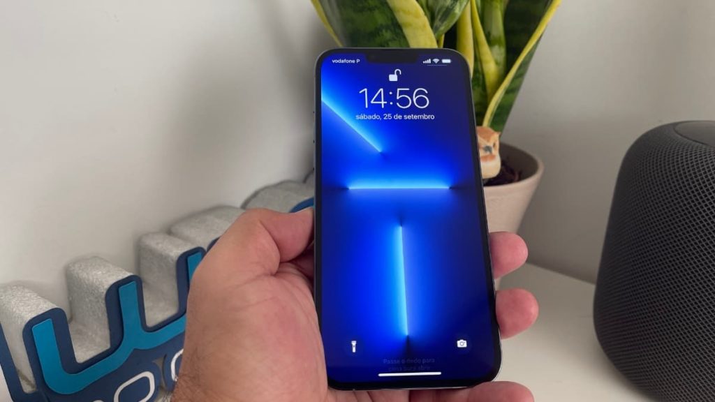 Apple recua e vai permitir que o ecrã do iPhone 13 seja reparado por terceiros
