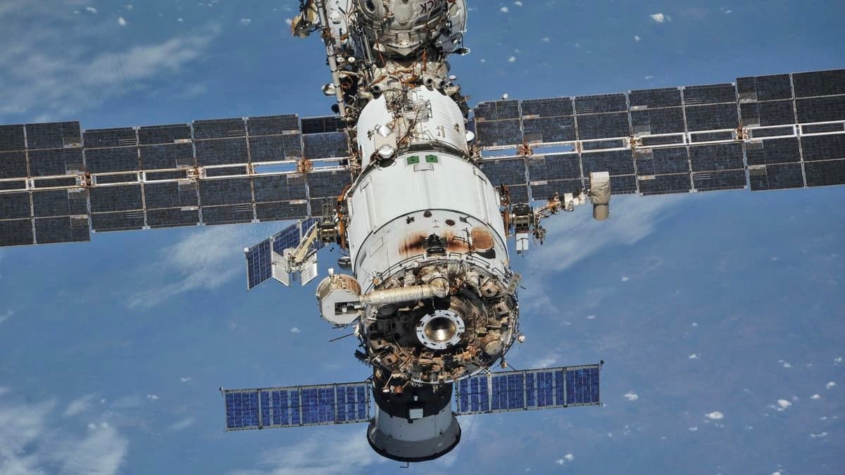 Astronautas sentem o cheiro de fumo. Algo está queimar no módulo da Rússia na ISS