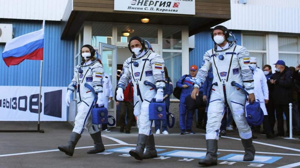 Rússia: Tripulação que vai gravar o primeiro filme na ISS já está a caminho