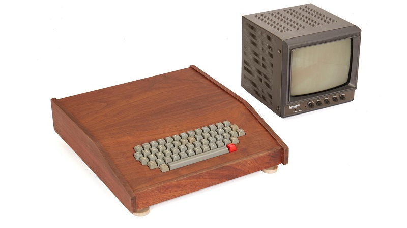 Apple-1 criado por Steve Jobs foi vendido por 400 mil dólares