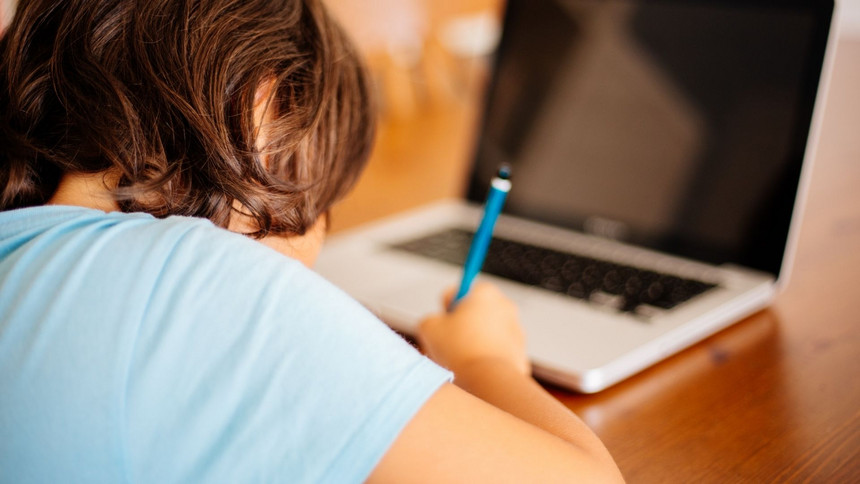 Filho em Isolamento Profilático? Peça online o subsídio por assistência