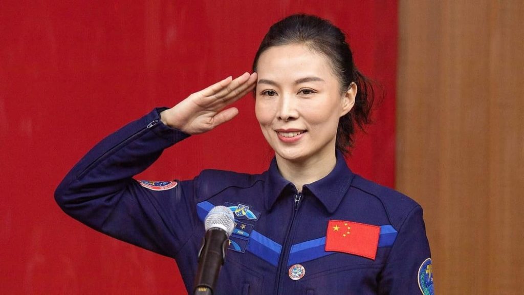 Wang Yaping é a primeira astronauta chinesa a conduzir um passeio espacial