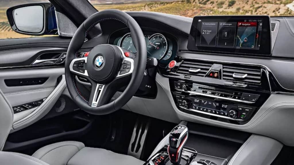 BMW remove ecrãs táteis dos seus automóveis devido à crise de chips