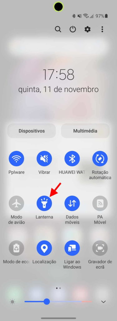 lanterna Samsung One UI luz smartphones