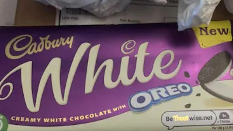 Reino Unido: Homem encomendou um iPhone 13 e recebeu uma caixa de chocolates