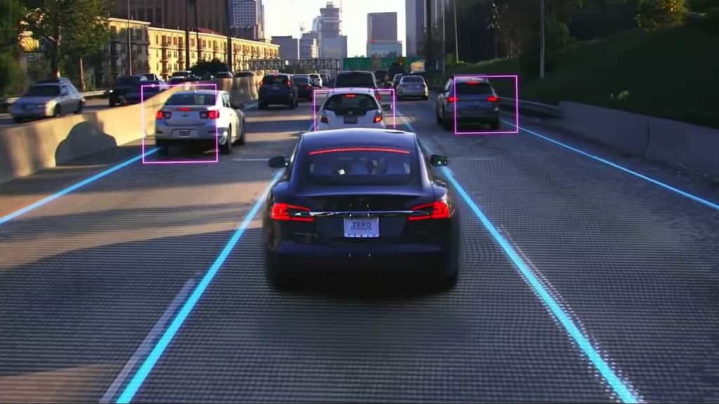 Tesla quer que os vídeos dos seus carros a atropelar bonecos sejam apagados