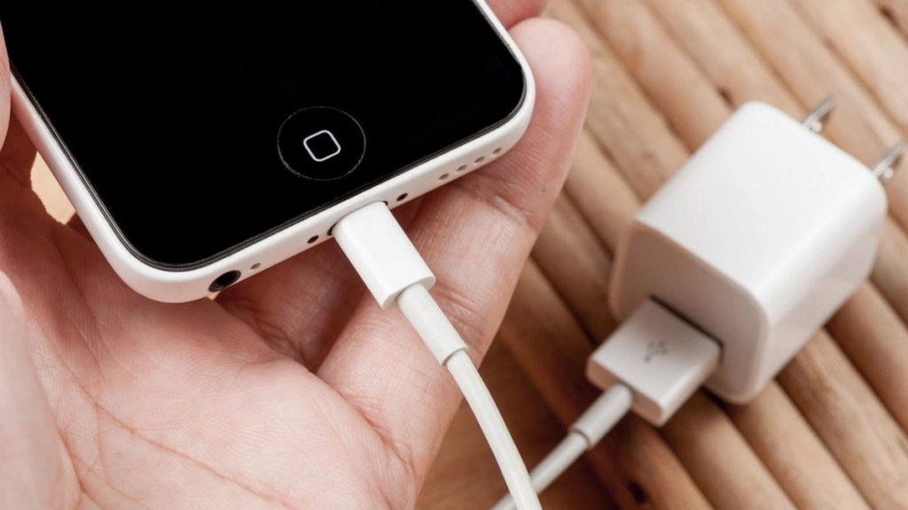 Brasil diz que a Apple não pode continuar a vender iPhones sem carregador