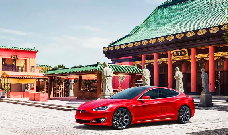 Tesla vai corrigir o software de 8.700 veículos na China para evitar acidentes