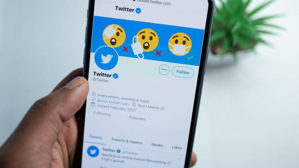 Twitter está a alargar a todos os utilizadores o botão de “não gosto” nas publicações