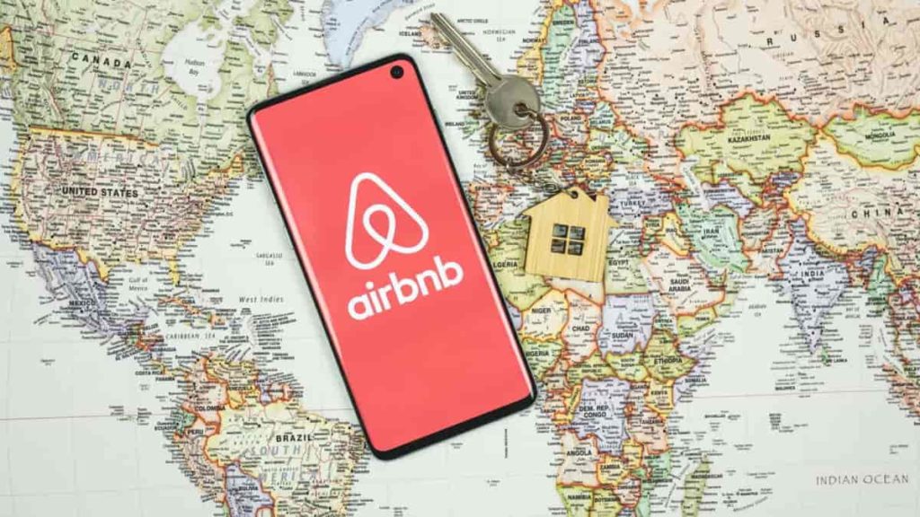 Airbnb suspende 90.000 alojamentos na Rússia