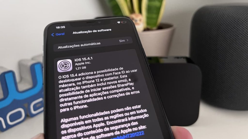 Apple lança iOS 15.4.1 com correções de bugs