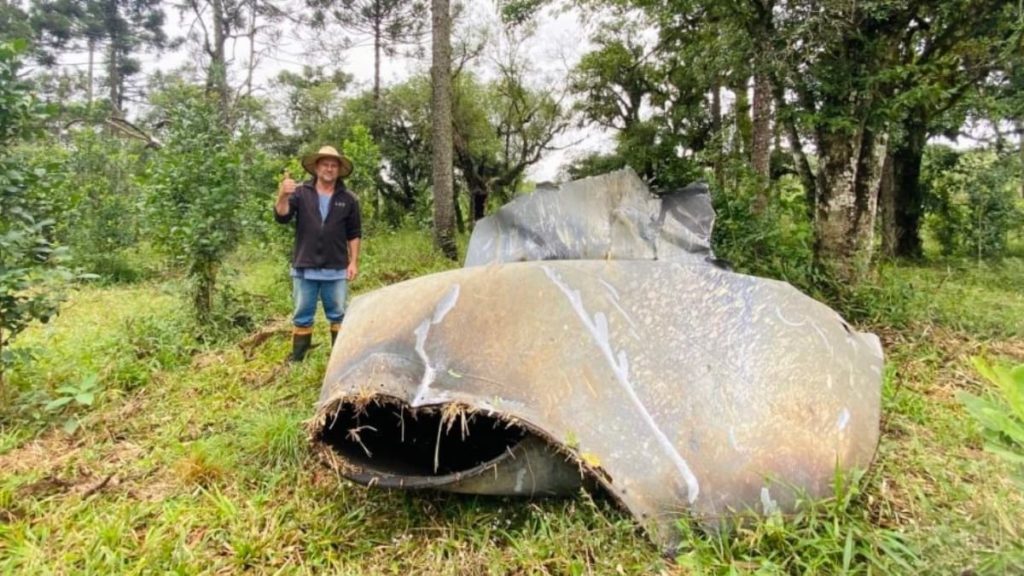 Secção do motor de um foguetão da SpaceX caiu no quintal de um agricultor no Brasil