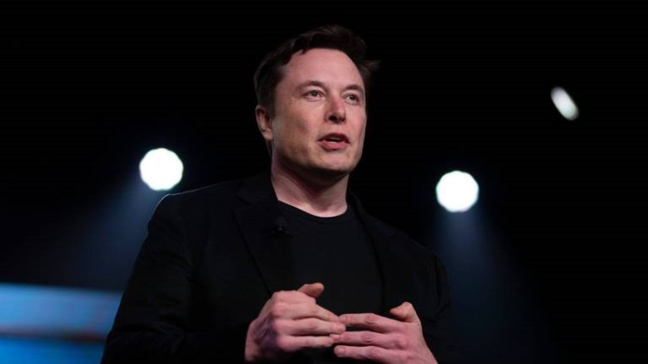 Elon Musk diz que o mundo precisa de produzir mais petróleo e gás