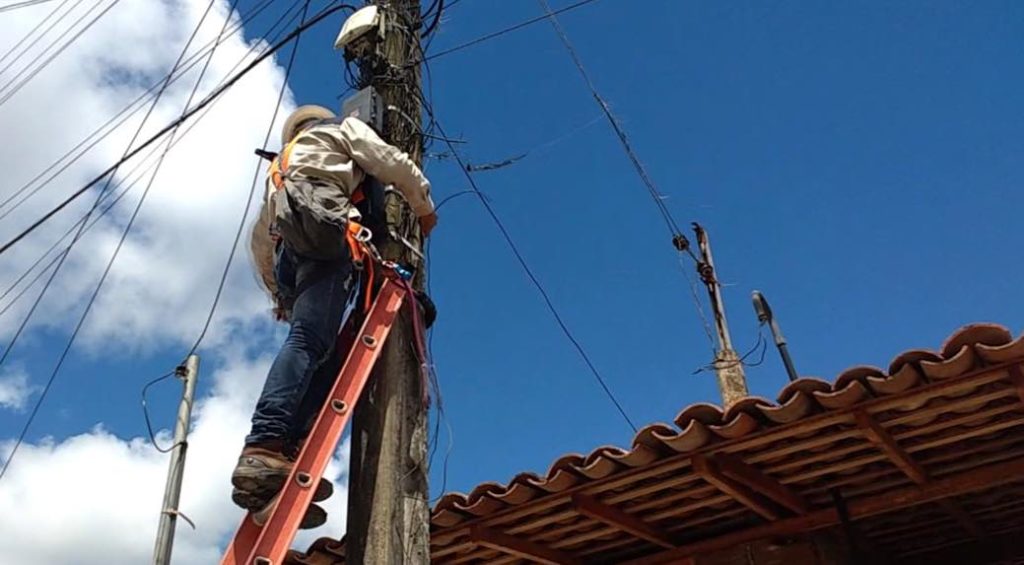 ANACOM: Quer que sejam retirados postes ou cabos na sua residência?