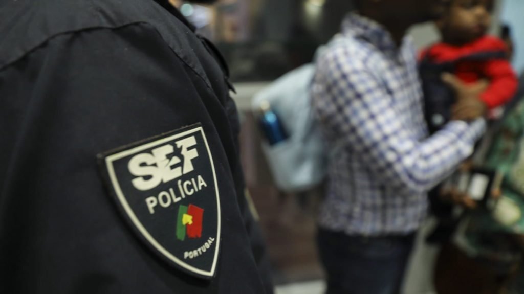 Imigrantes podem renovar online autorizações de residência