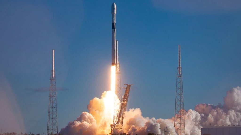 SpaceX enviou mais 48 satélites Starlink para o espaço e tem já mais de 2 mil em órbita