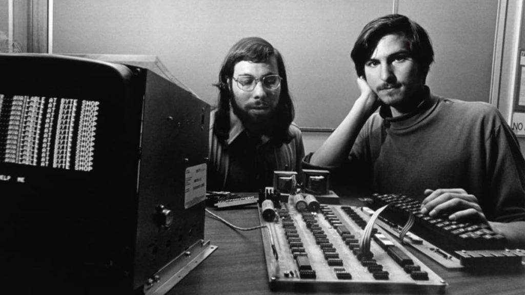 Apple foi fundada há 46 anos, no dia 1 de abril de 1976