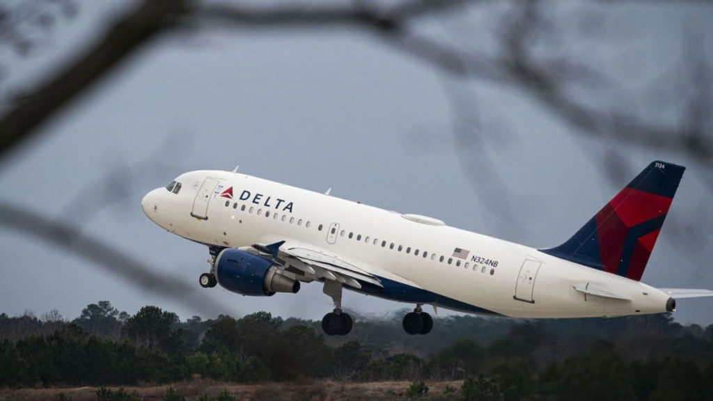 Delta Airlines testa satélites Starlink para garantir Internet nos voos