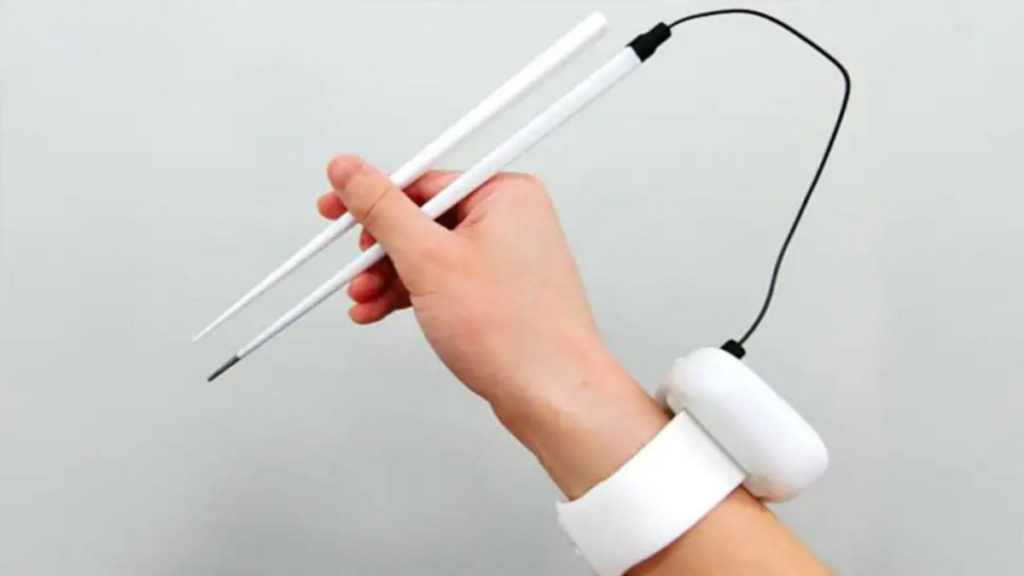 Pauzinhos elétricos realçam o sabor dos alimentos sem a necessidade de adicionar sal
