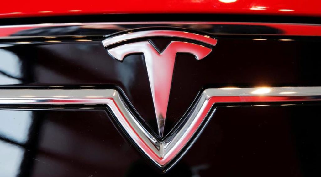 Foto de carro misterioso revela o novo Tesla Model 3 mais acessível?