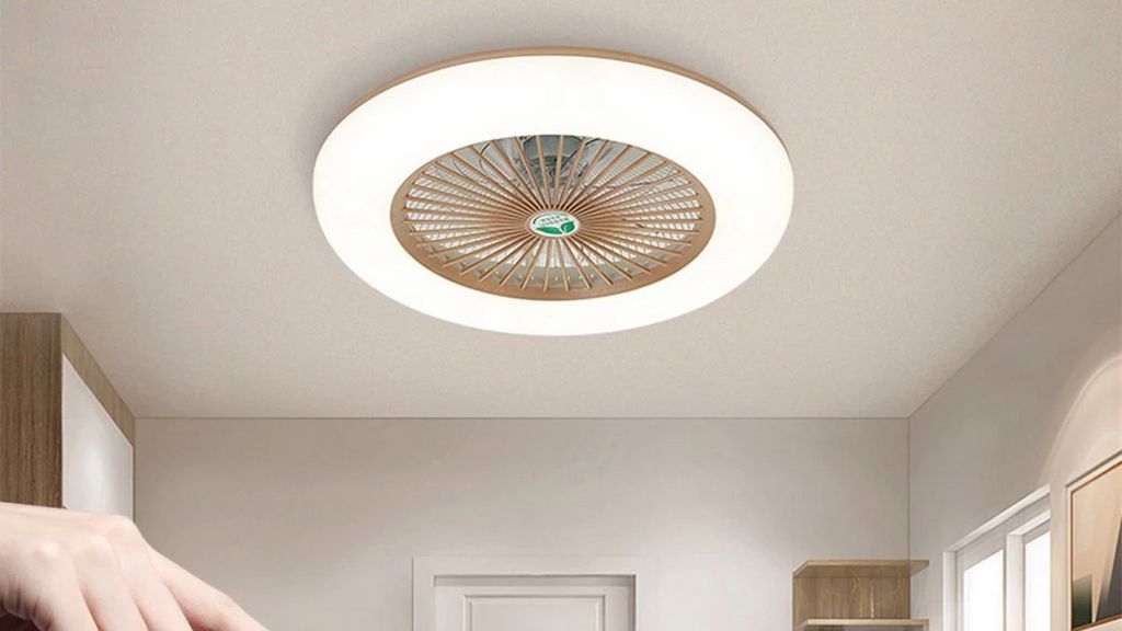 Luz de teto com ventoinha: Enfrente o calor deste verão com este gadget inteligente