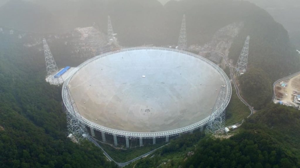 Sinal ‘alienígena’ recebido por telescópio chinês provavelmente é uma interferência de rádio