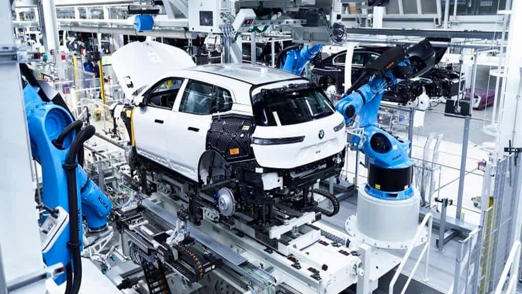Fabricantes de automóveis já estão a receber chips e a normalizar a produção