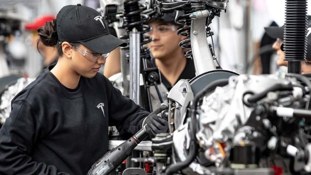 Preocupado com a economia, Elon Musk quer despedir 10% dos funcionários da Tesla