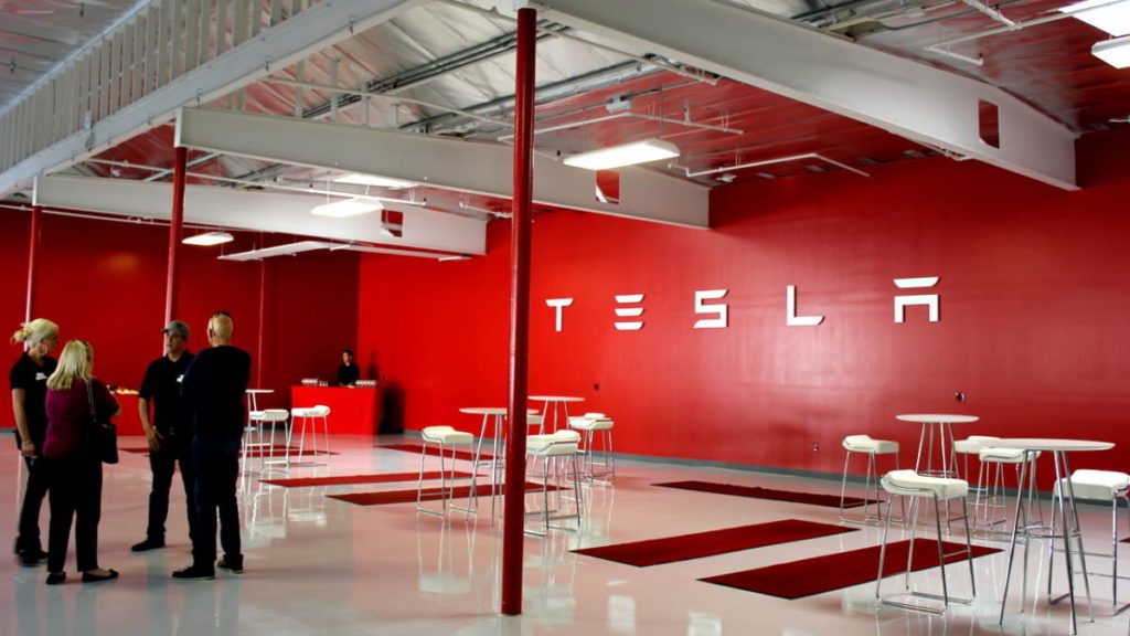 Caos no regresso ao trabalho! Tesla não estava preparada para receber os funcionários