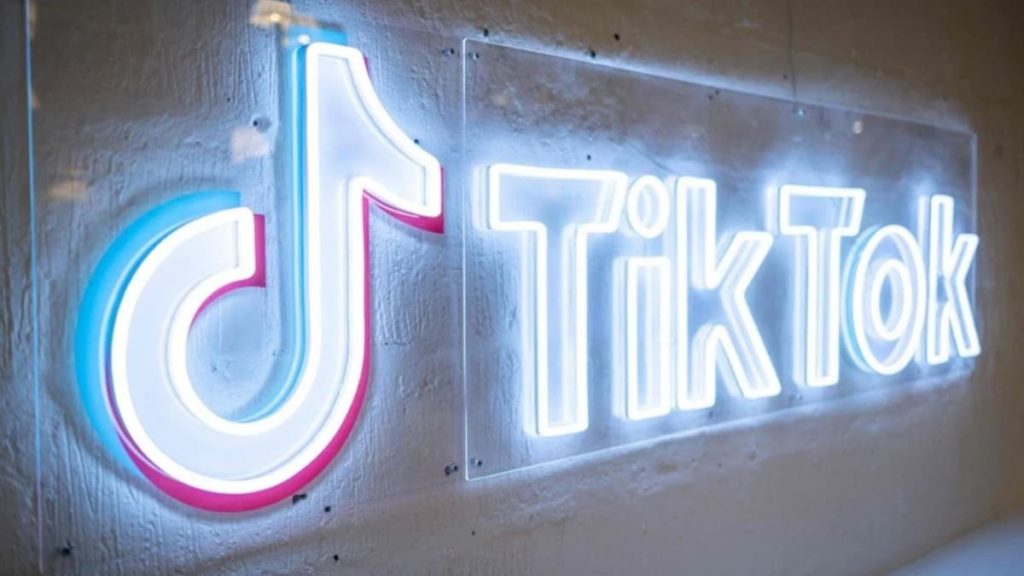 TikTok perde funcionárias por um executivo discordar da licença de maternidade