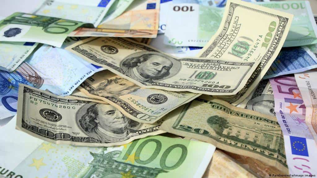 Pela primeira vez em 20 anos, o euro está a valer o mesmo que o dólar