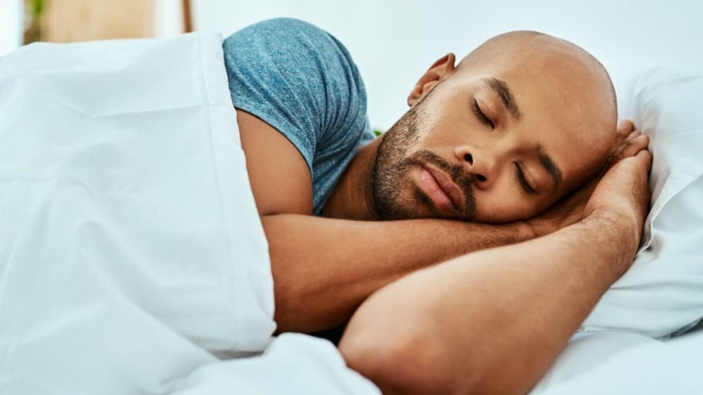 Dormir menos de sete horas é suficiente? A ciência diz que por vezes até é benéfico