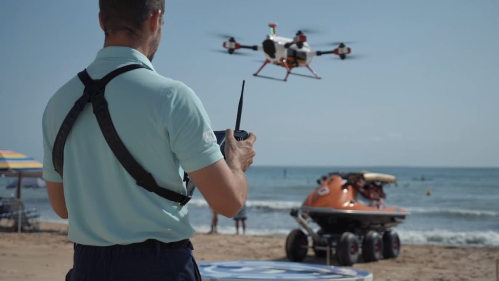 Vídeo mostra um drone a salvar um jovem de afogamento no mar