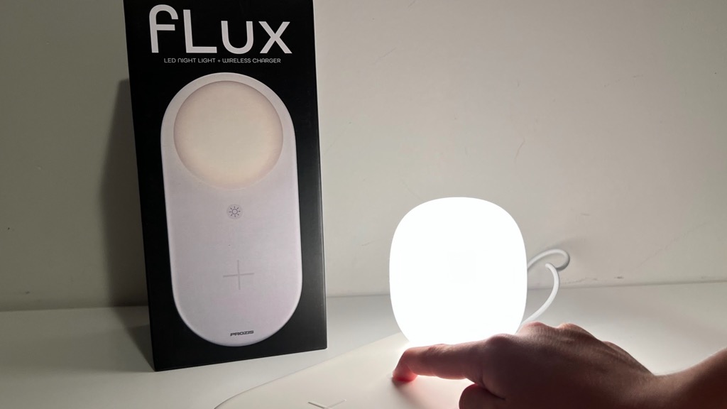 Flux: A Luz Noturna LED que é também carregador Sem Fios