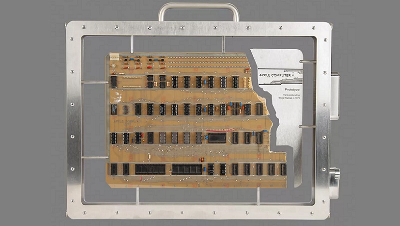 Protótipo do Apple-1 usado por Steve Jobs vendido em leilão por quase 700 mil dólares