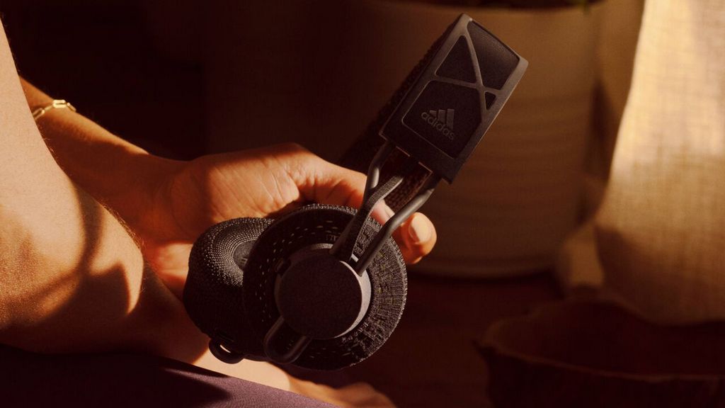 Adidas lança headphones alimentados por energia solar