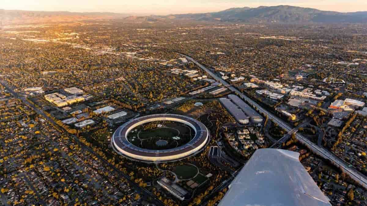 Funcionários da Apple lançam petição contra o plano de regresso ao escritório