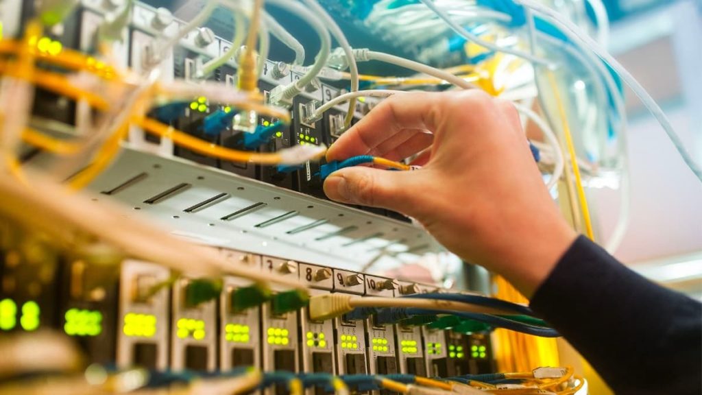 Americano insatisfeito com o seu fornecedor de Internet decidiu fazer-lhe concorrência