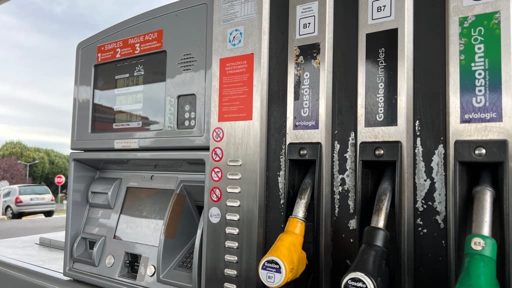 Petróleo a descer e combustíveis a subir! O que se passa?