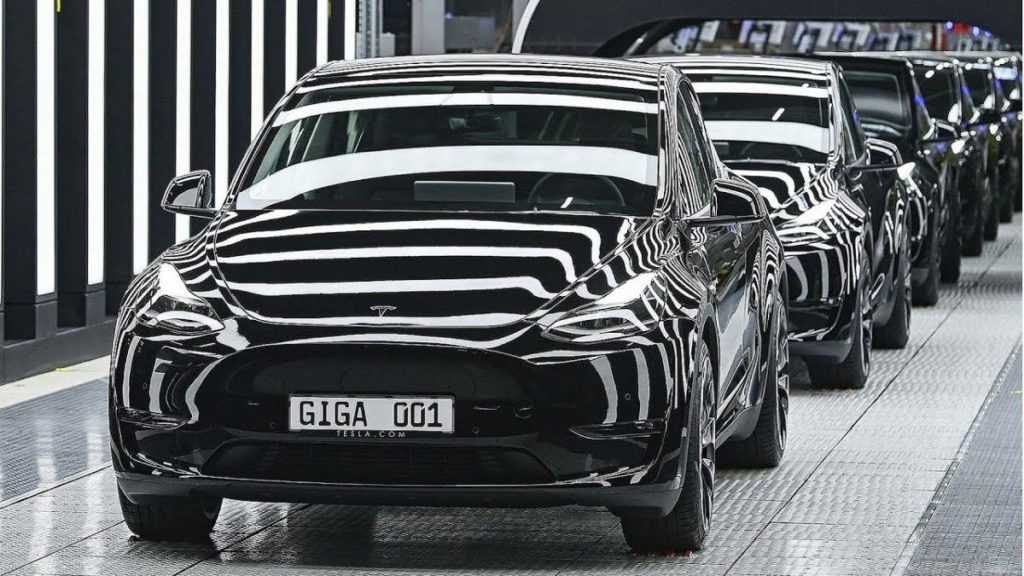 Foi descoberta mais uma forma simples de abrir e roubar um carro elétrico da Tesla