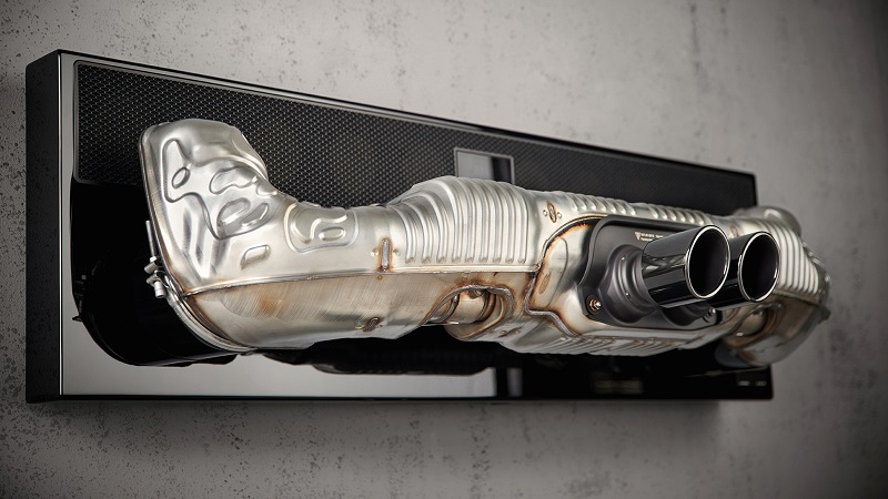 Porsche Design lança uma soundbar com aspeto de cano de escape