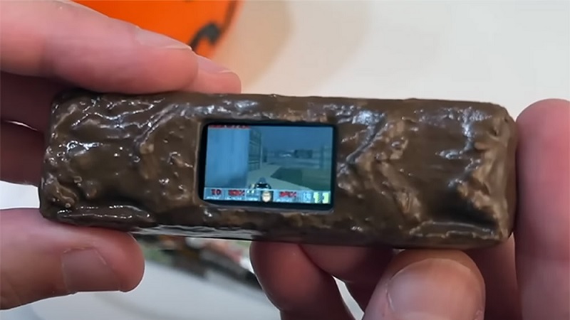 Para o Halloween há barras de chocolate onde podem jogar DOOM!