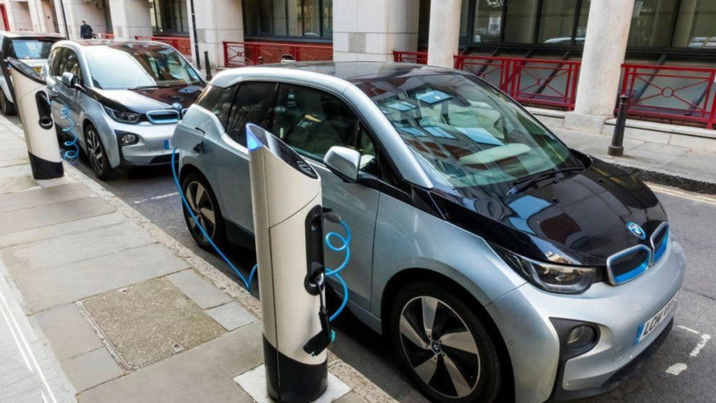 Reino Unido vai começar 2024 com um sistema agressivo para incentivar as vendas de elétricos