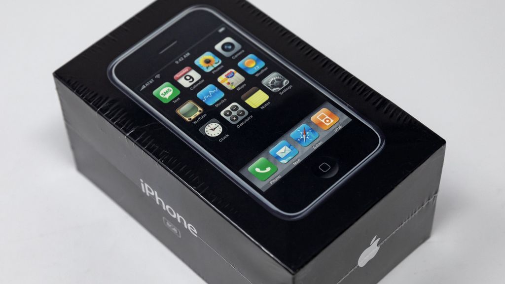 O primeiro iPhone da Apple foi vendido em leilão por mais de 39 mil dólares