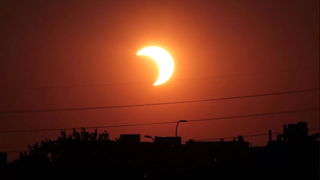 Eclipse parcial do Sol visível esta terça-feira na Europa