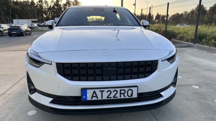 Imagem frente do Polestar 2